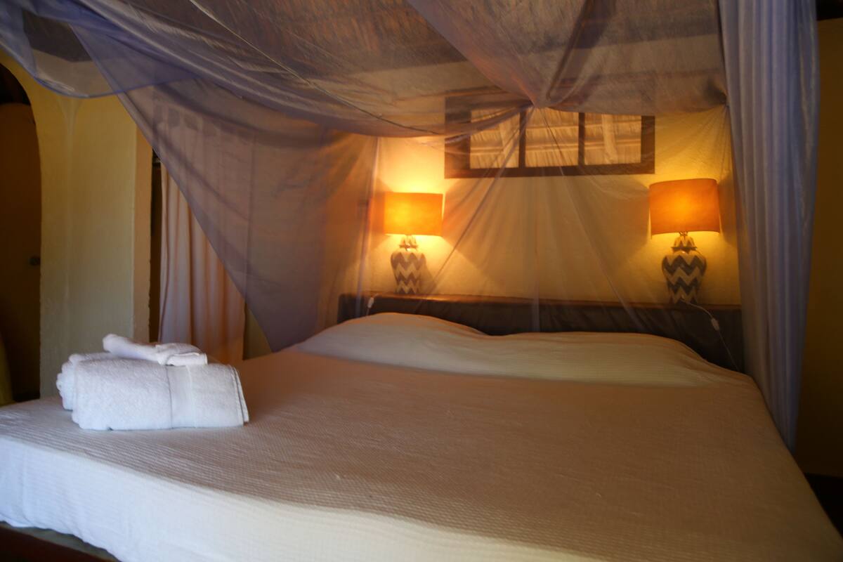 room, oceanfront (urano) | in-room safe, desk, free wifi, bed sheets