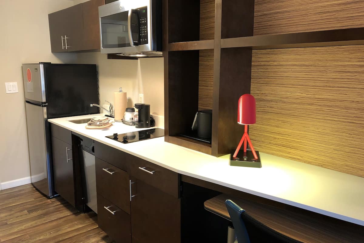 fridge, microwave, stovetop, dishwasher