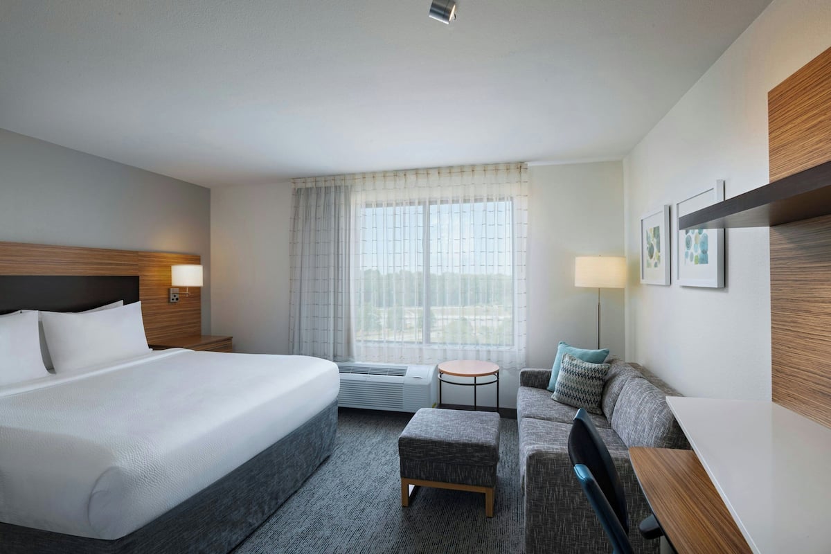 Studio, 1 King Bed with Sofa bed | In-room safe, desk, blackout drapes, soundproofing