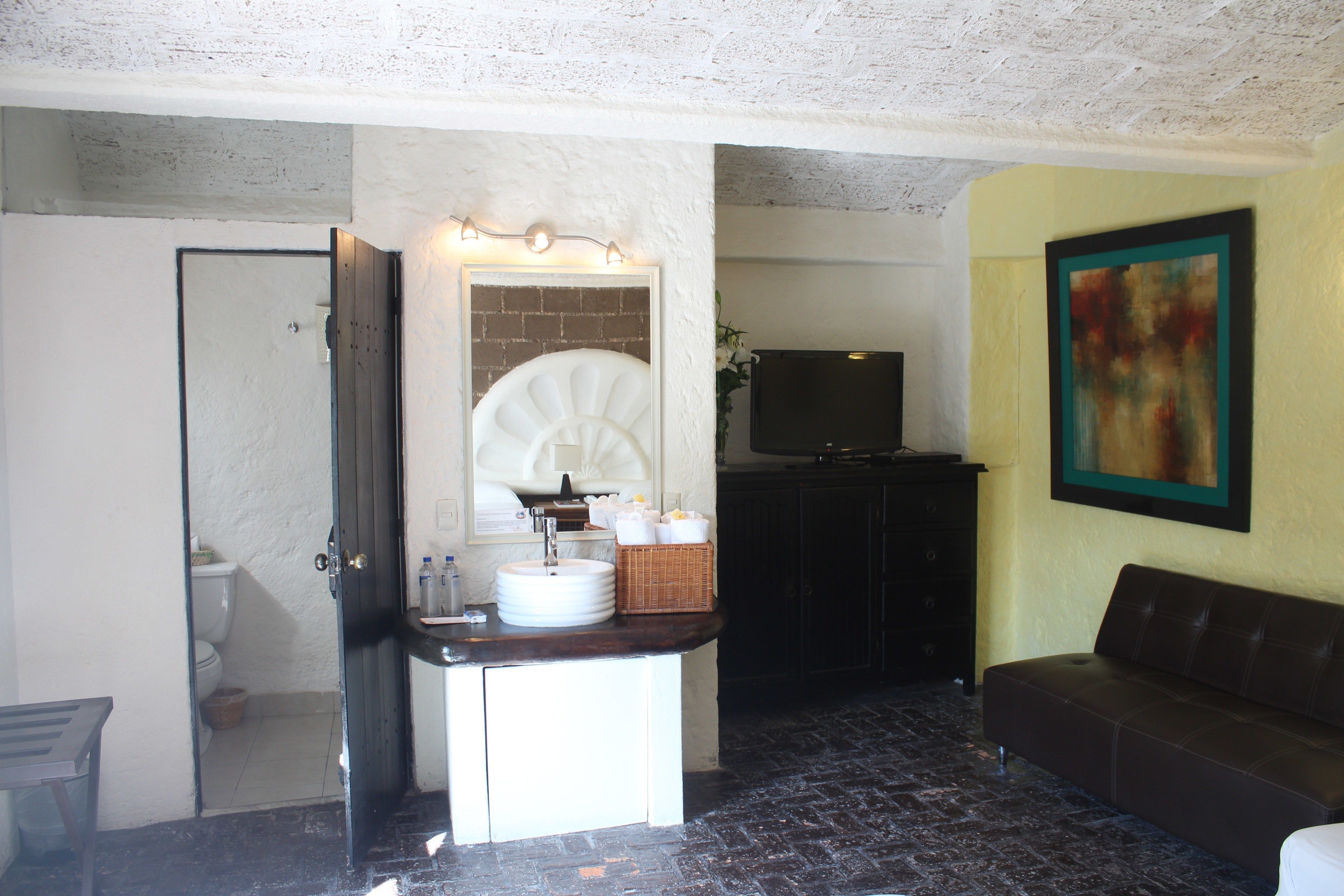 32-inch flat-screen tv with cable channels, tv