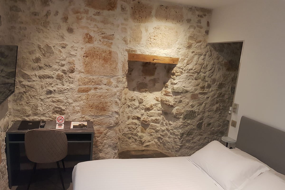 Doppia Comfort, 1 letto king, vista città | 1 camera, materassi in memory foam, con arredamento individuale