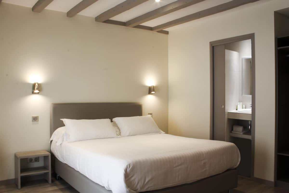 1 camera, materassi in memory foam, con arredamento individuale