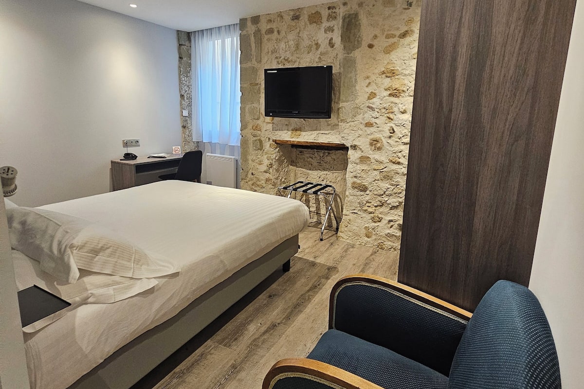 Rom | Memory foam-senger, individuelt innredet og skrivebord