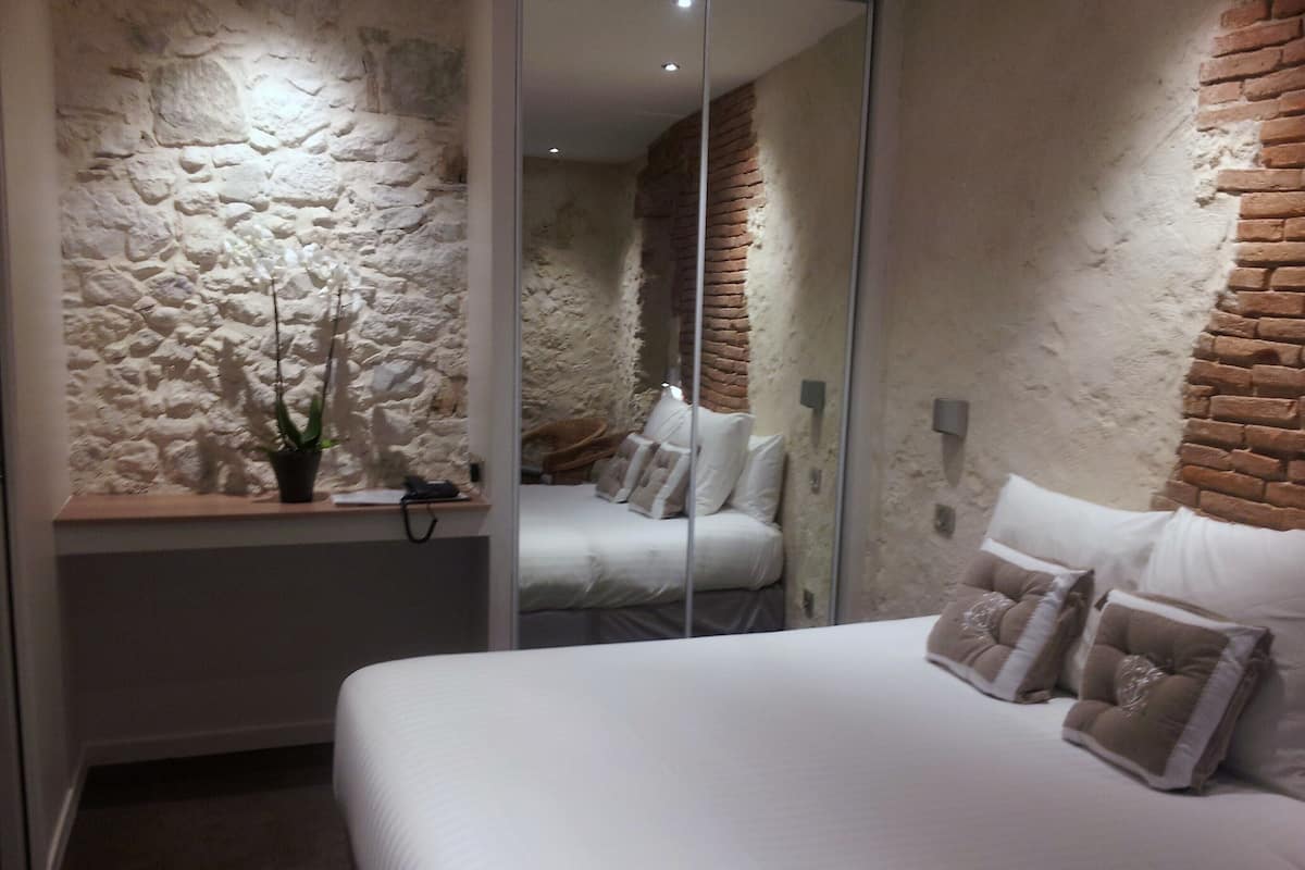 Doppia Romantica, 1 letto matrimoniale | 1 camera, materassi in memory foam, con arredamento individuale