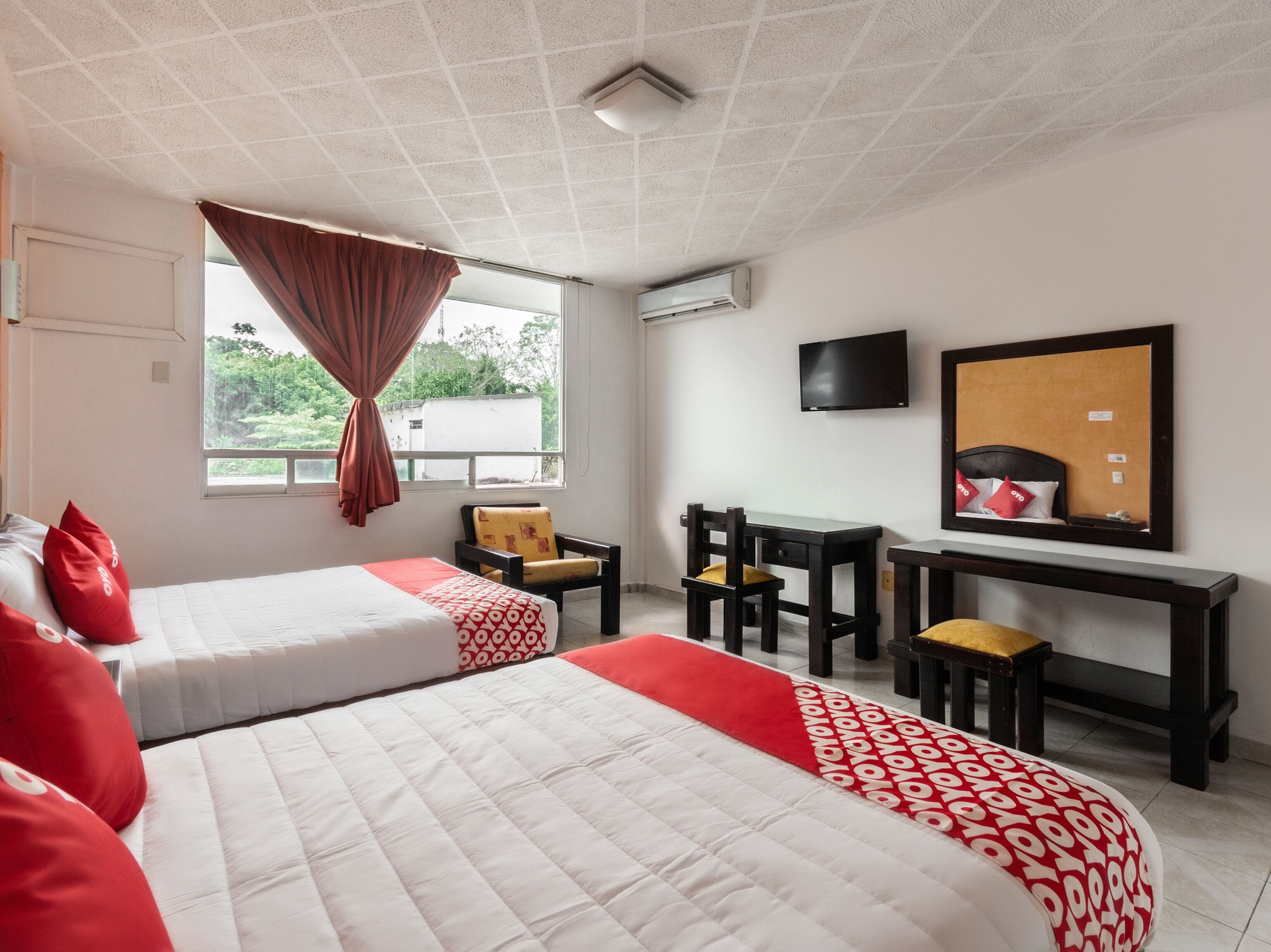 セーフティボックス (室内)、デスク、防音設備、WiFi (無料)