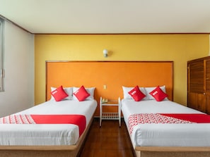 In-room safe, desk, soundproofing, free WiFi - OYO Hotel Casa Blanca (Martínez de la Torre)