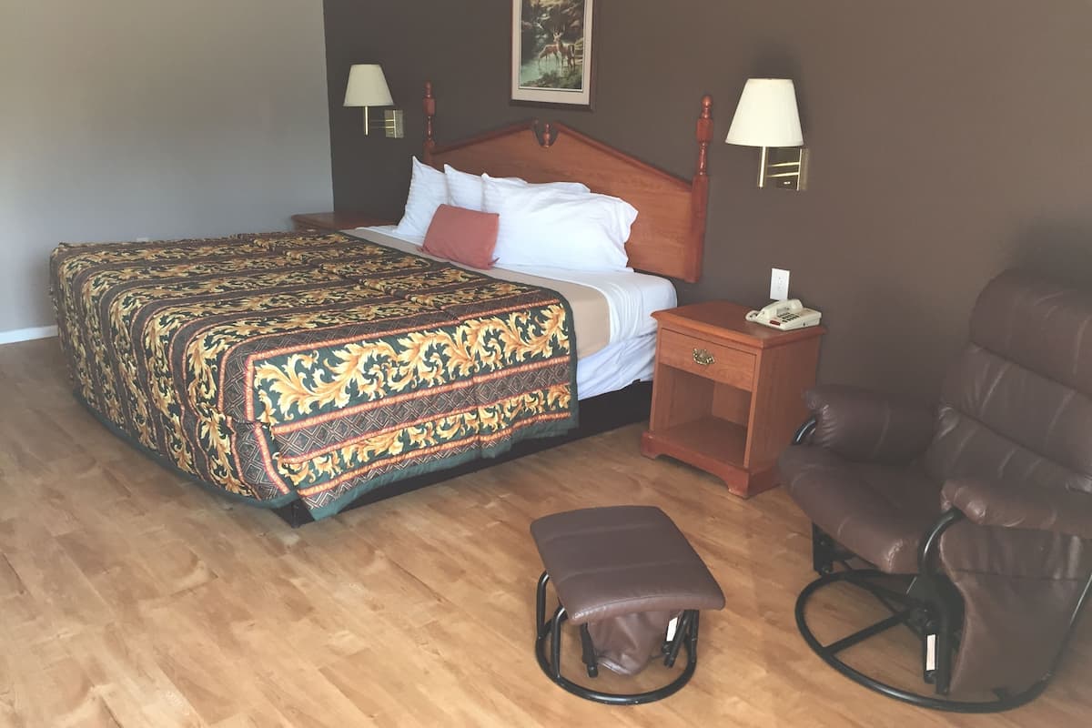 Desk, rollaway beds, free WiFi