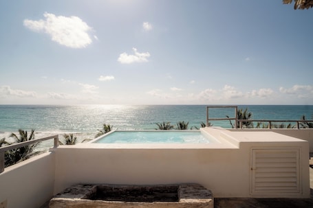 Suite Ocean View Private Pool | 1 bedroom, minibar, in-room safe, laptop workspace