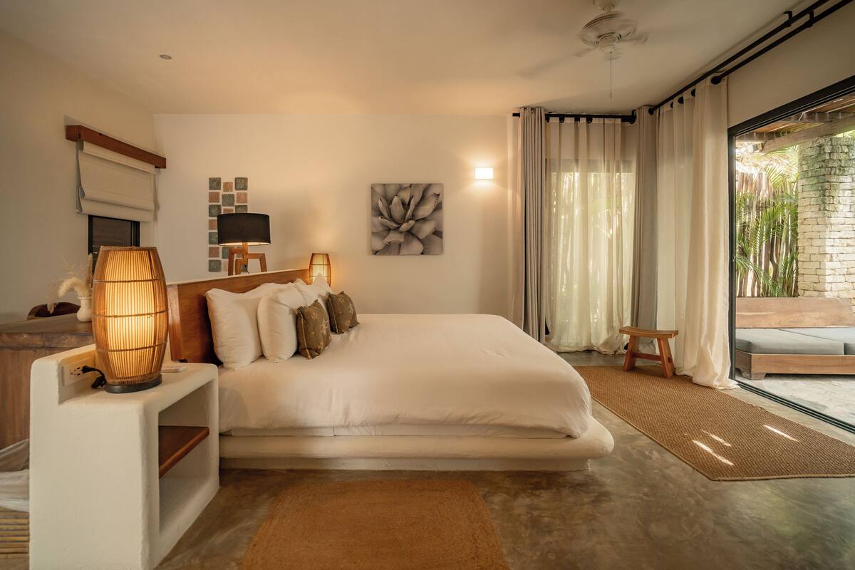 deluxe room, terrace | 1 bedroom, minibar, in-room safe, laptop workspace