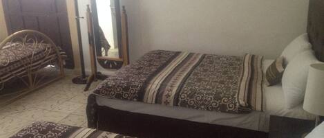 Fer et planche à repasser, lits bébé (en supplément)