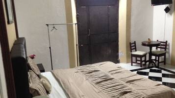 Classic Room, 1 King Bed