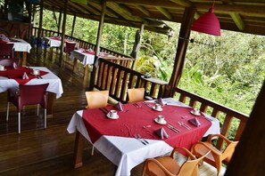 Café da manhã, almoço e jantar