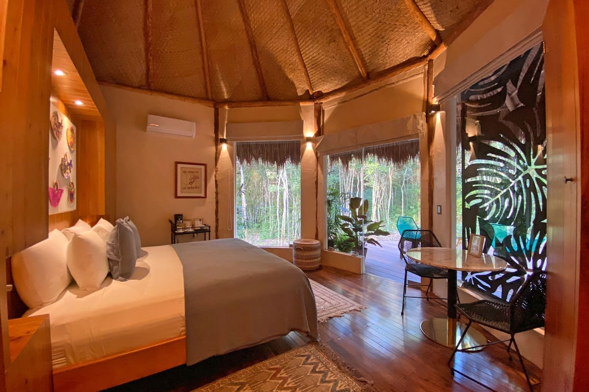 deluxe cabin | 1 bedroom, down duvets, individually decorated, individually furnished