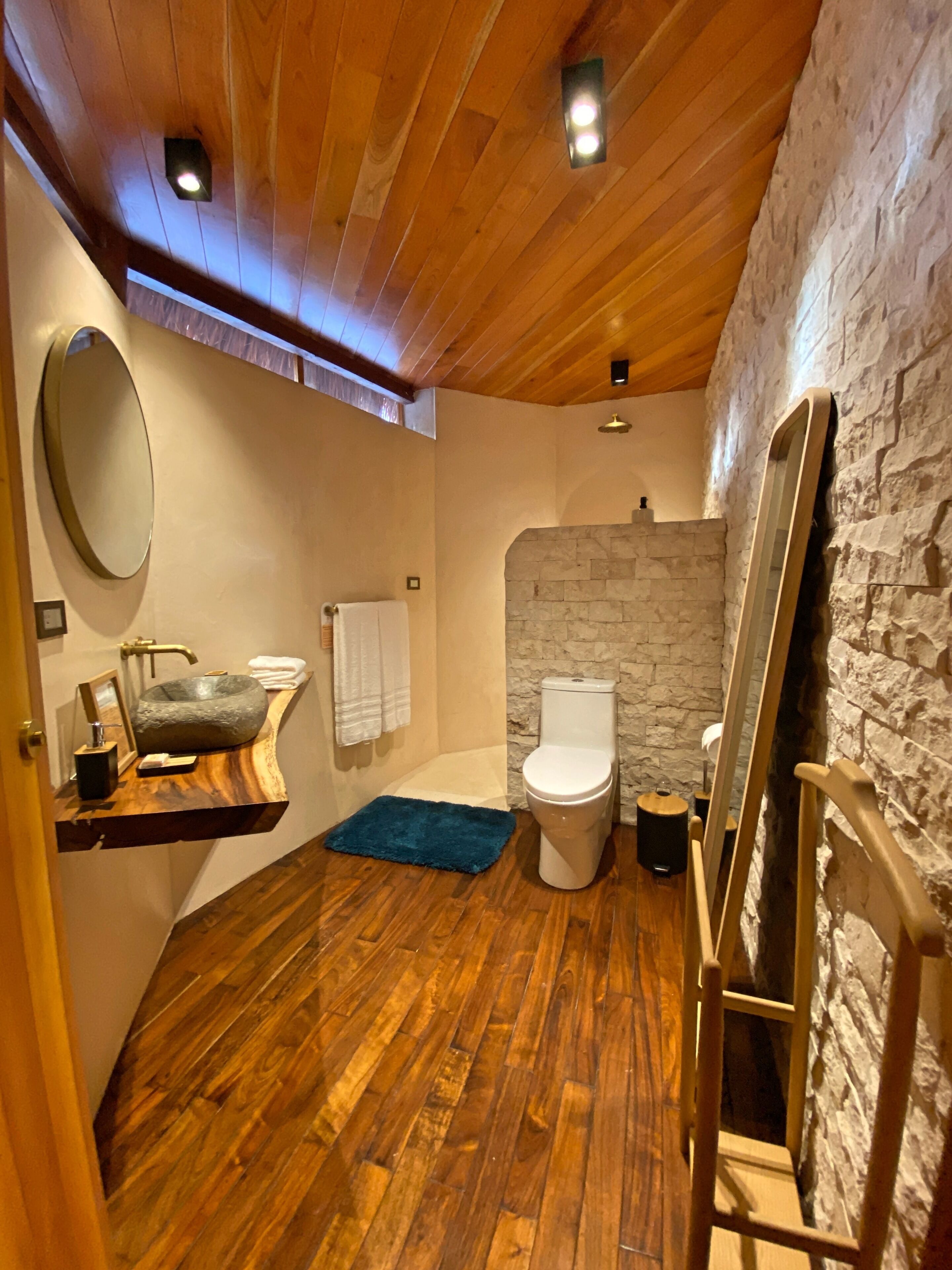 deluxe cabin | bathroom | shower, free toiletries, hair dryer, towels