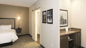 Studio, 1 King Bed, Accessible, Non Smoking (Roll-in Shower) | Iron/ironing board, free WiFi, bed sheets, alarm clocks