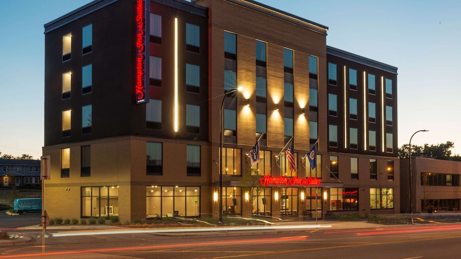 Hampton Inn & Suites Minneapolis University Area