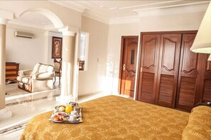 Premium bedding, minibar, in-room safe, desk - Hotel Canciller (Santa Cruz)