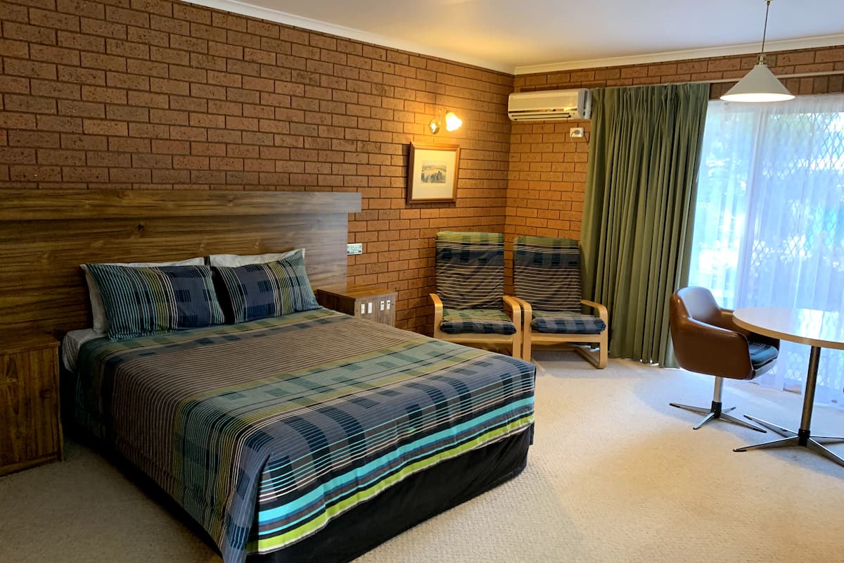 1 bedroom, minibar, desk, laptop workspace