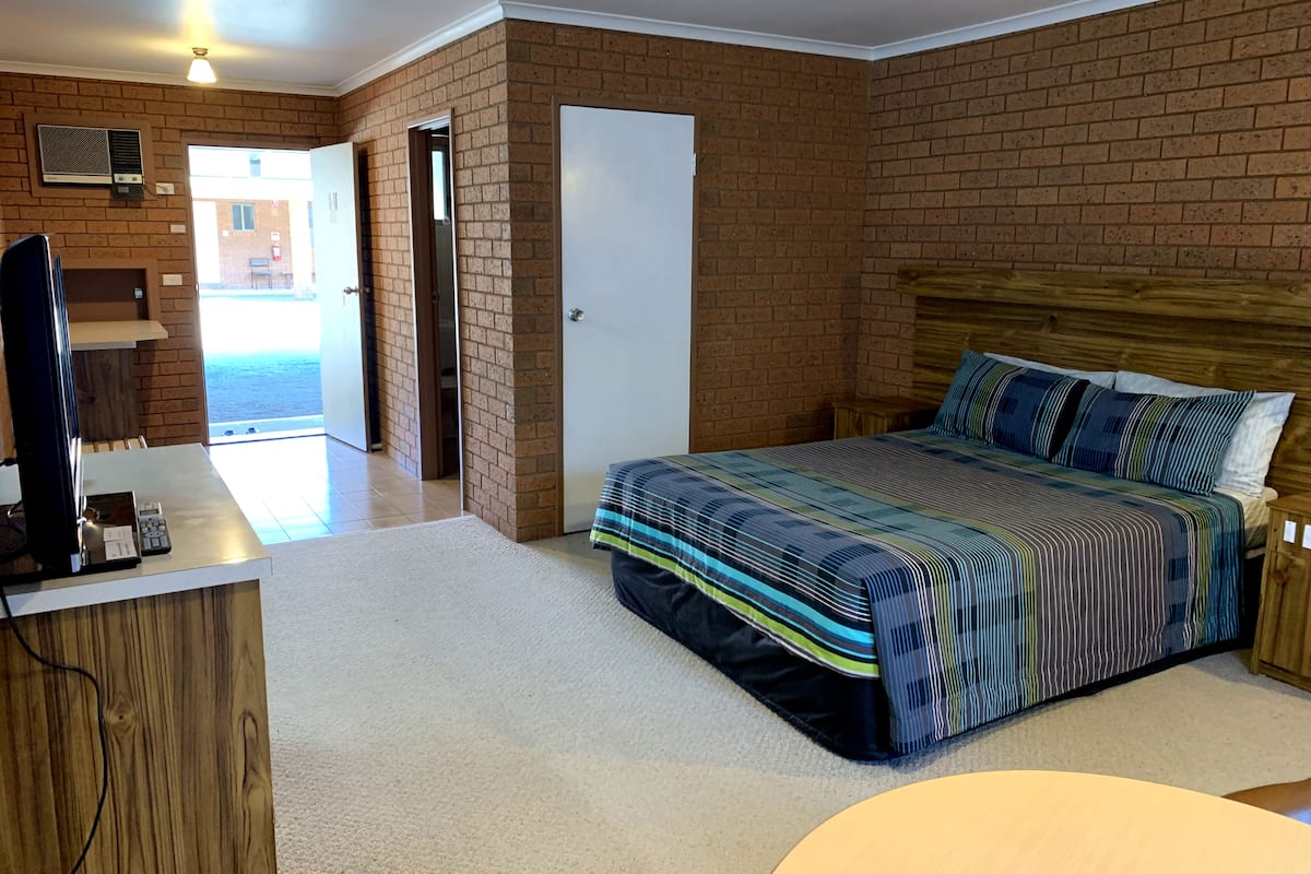 Minibar, Schreibtisch, laptopgeeigneter Arbeitsplatz