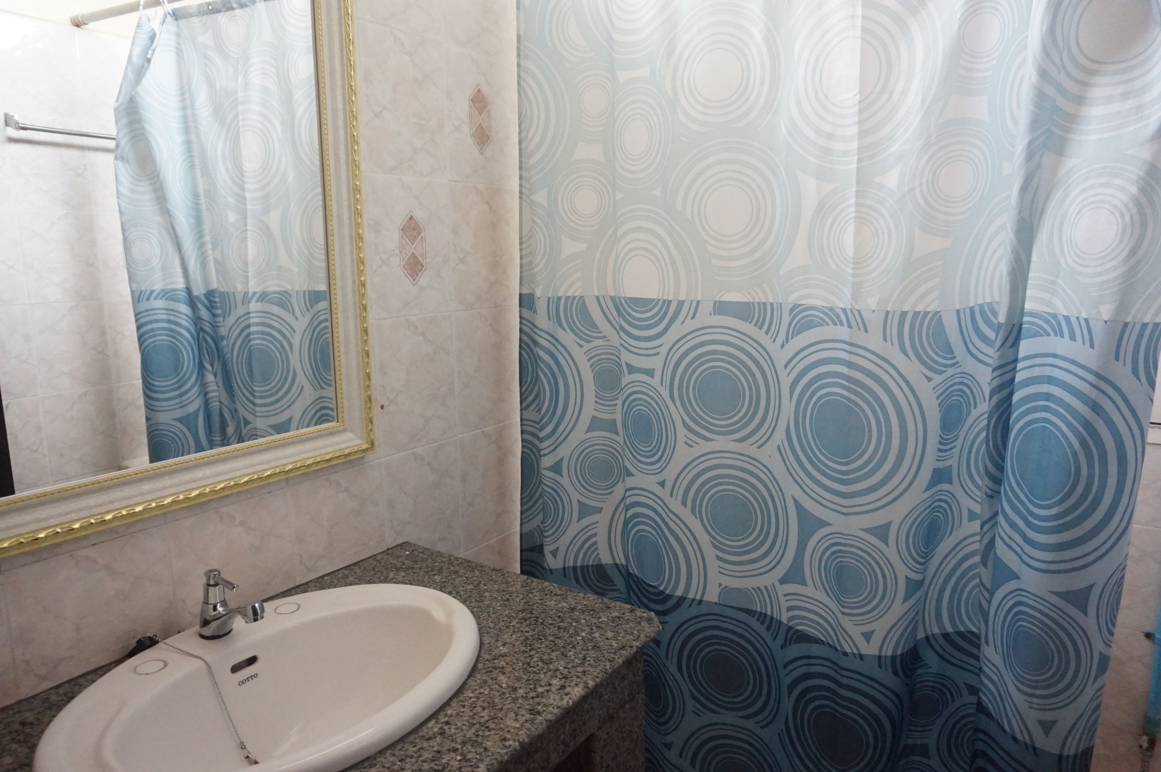 Bathroom sink