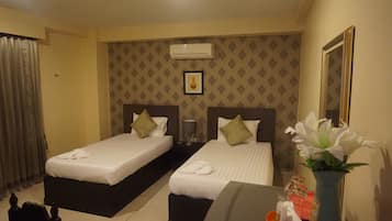 Deluxe Twin Room | Desk, rollaway beds, free WiFi