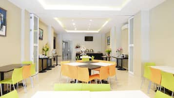 Dagelijks ontbijtbuffet (IDR 50000 per persoon)