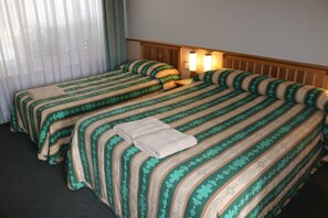 Iron/ironing board, free WiFi - The Hermitage Motel (Muswellbrook)
