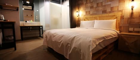 In-room safe, soundproofing, free WiFi, bed sheets