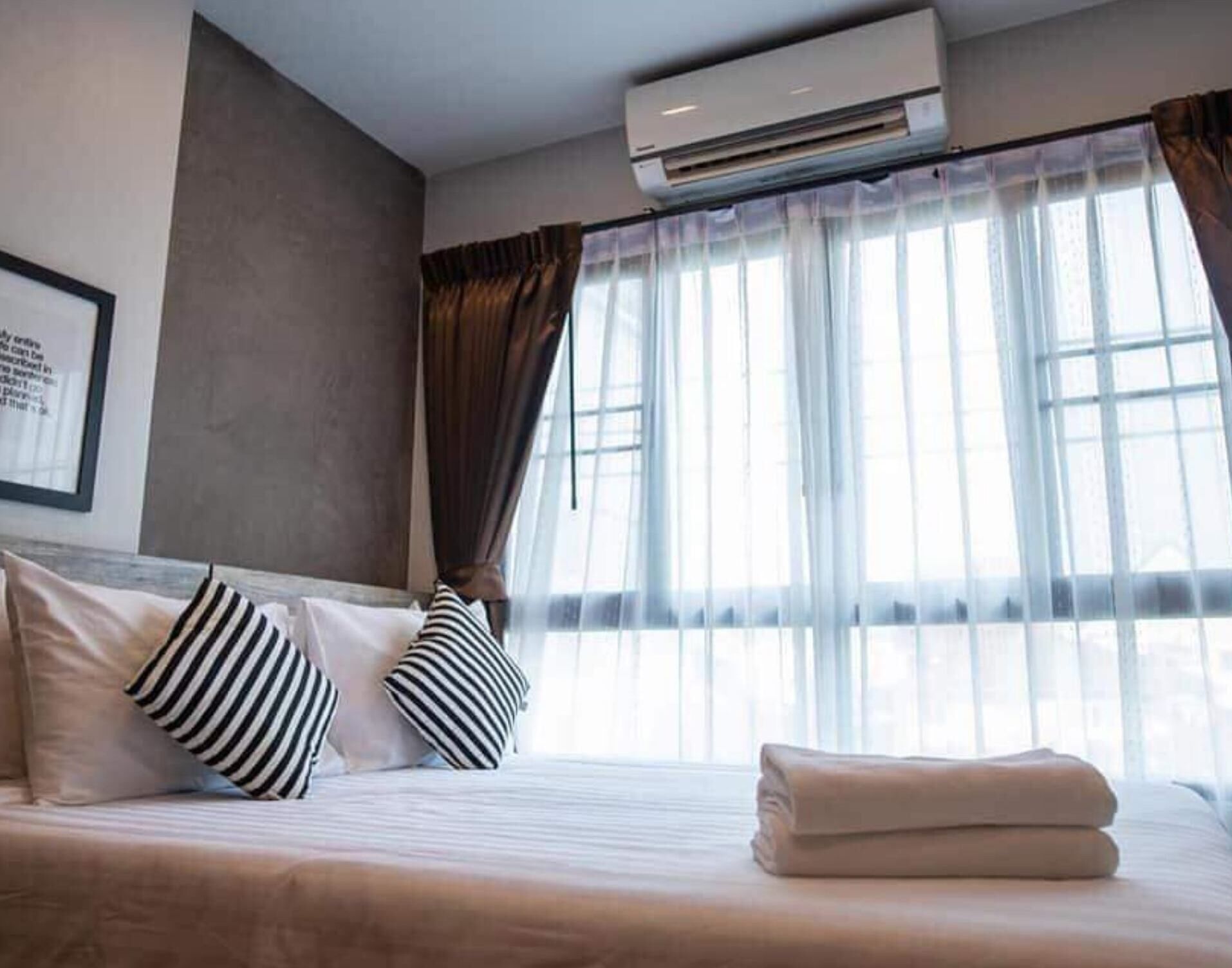 studio, 1 queen bed | desk, free wifi