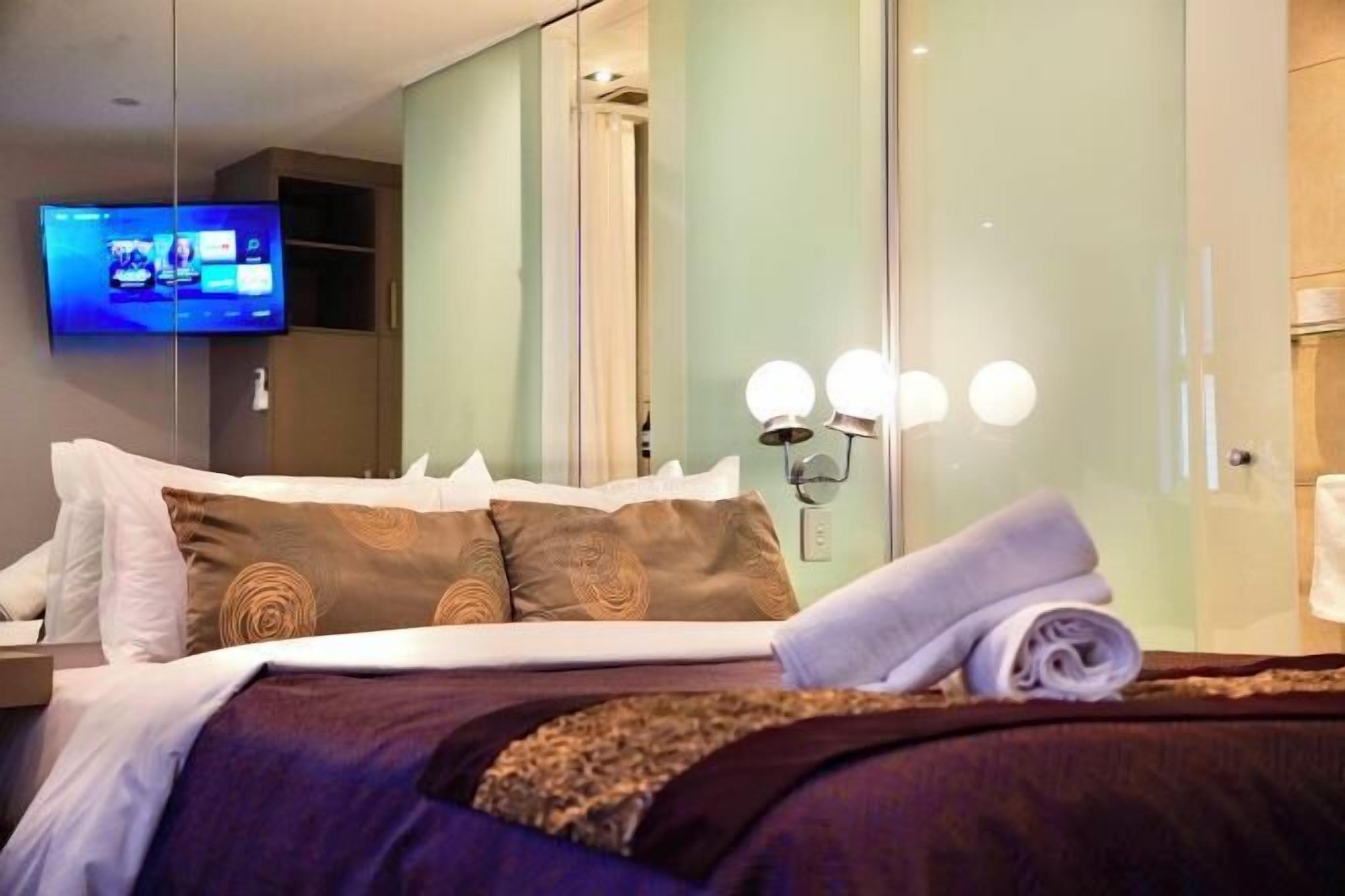 Pillowtop beds, desk, soundproofing, iron/ironing board