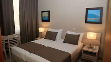 Chambre Standard | Coffres-forts dans les chambres, bureau, rideaux occultants