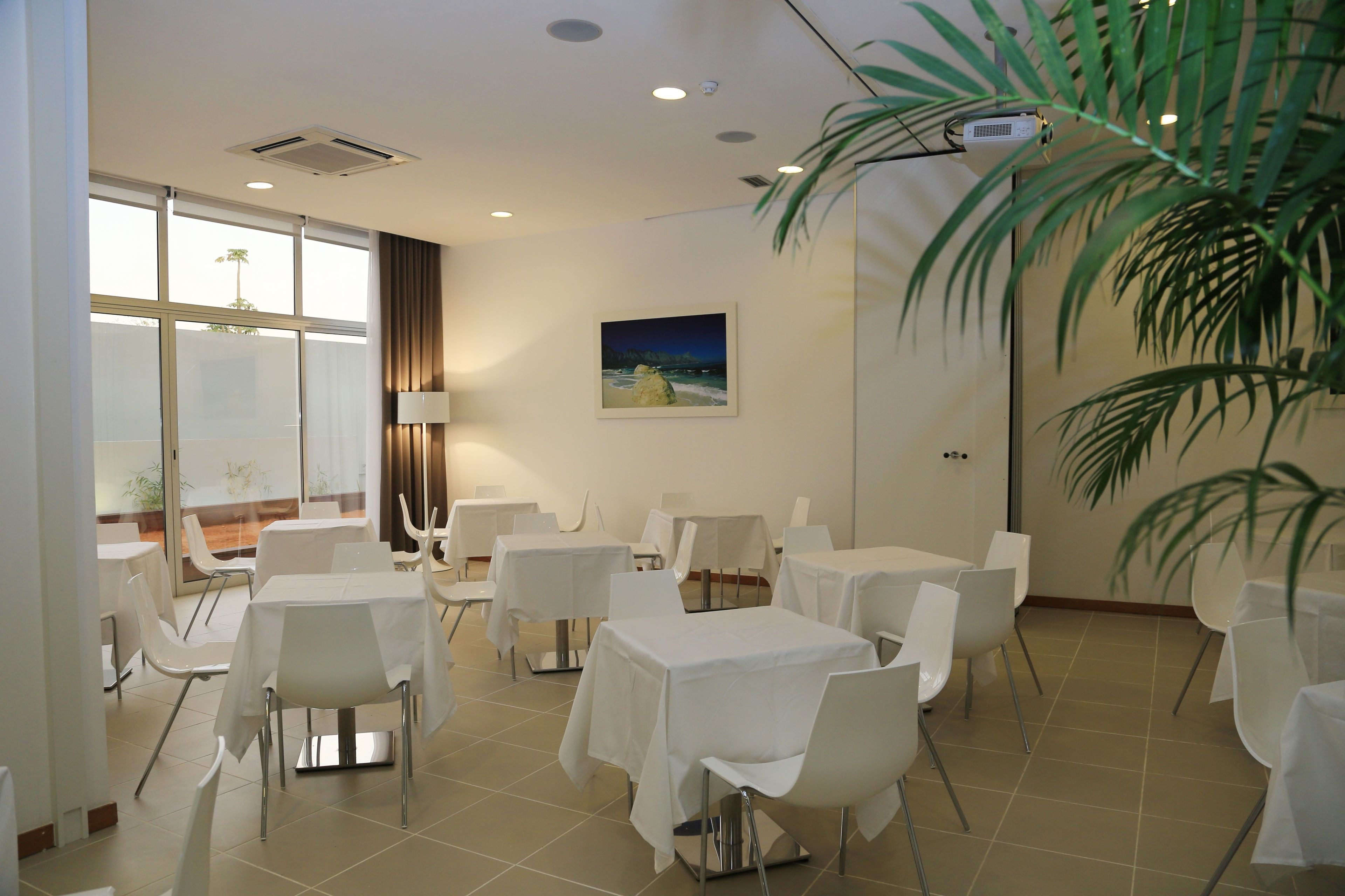 Breakfast, lunch, dinner served; international cuisine 