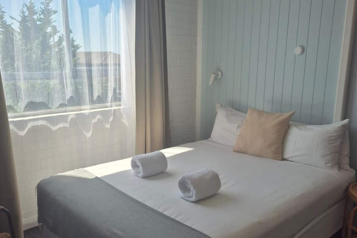 Premium Double Room | 1 bedroom, desk, blackout drapes, iron/ironing board