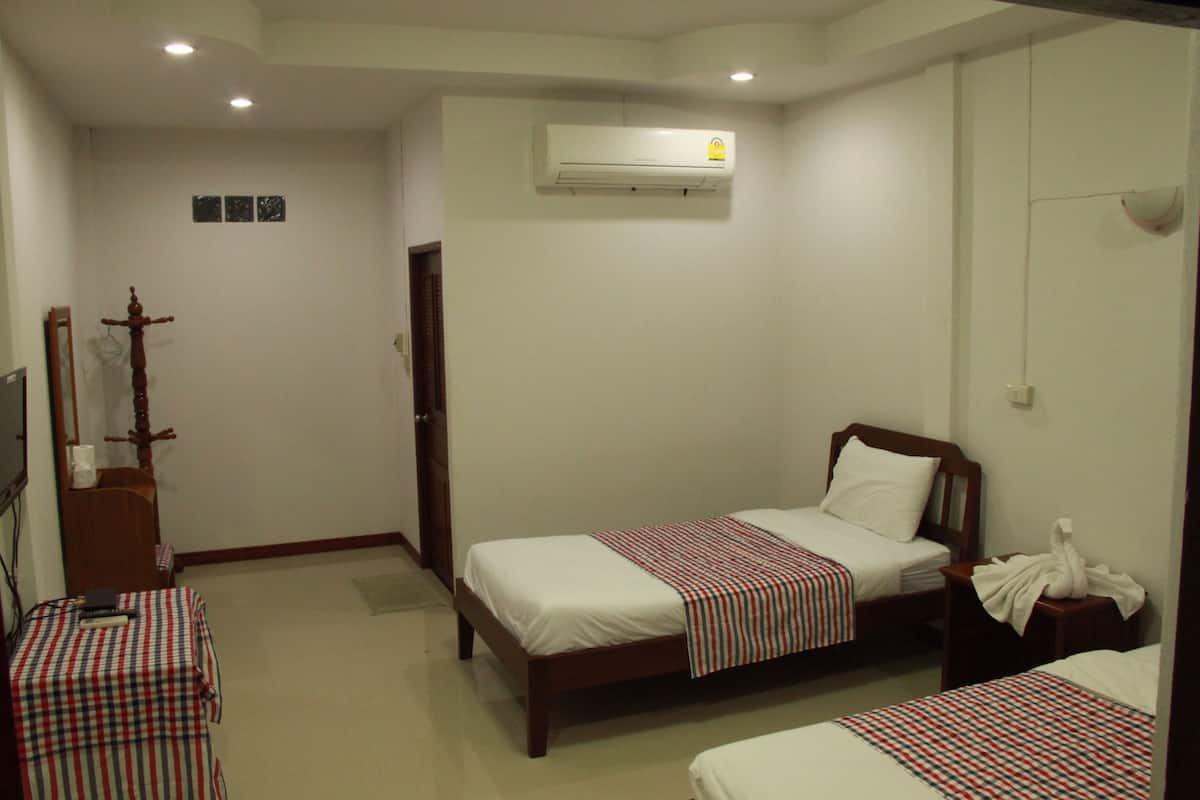 Superior Twin Room | Minibar, soundproofing, free WiFi