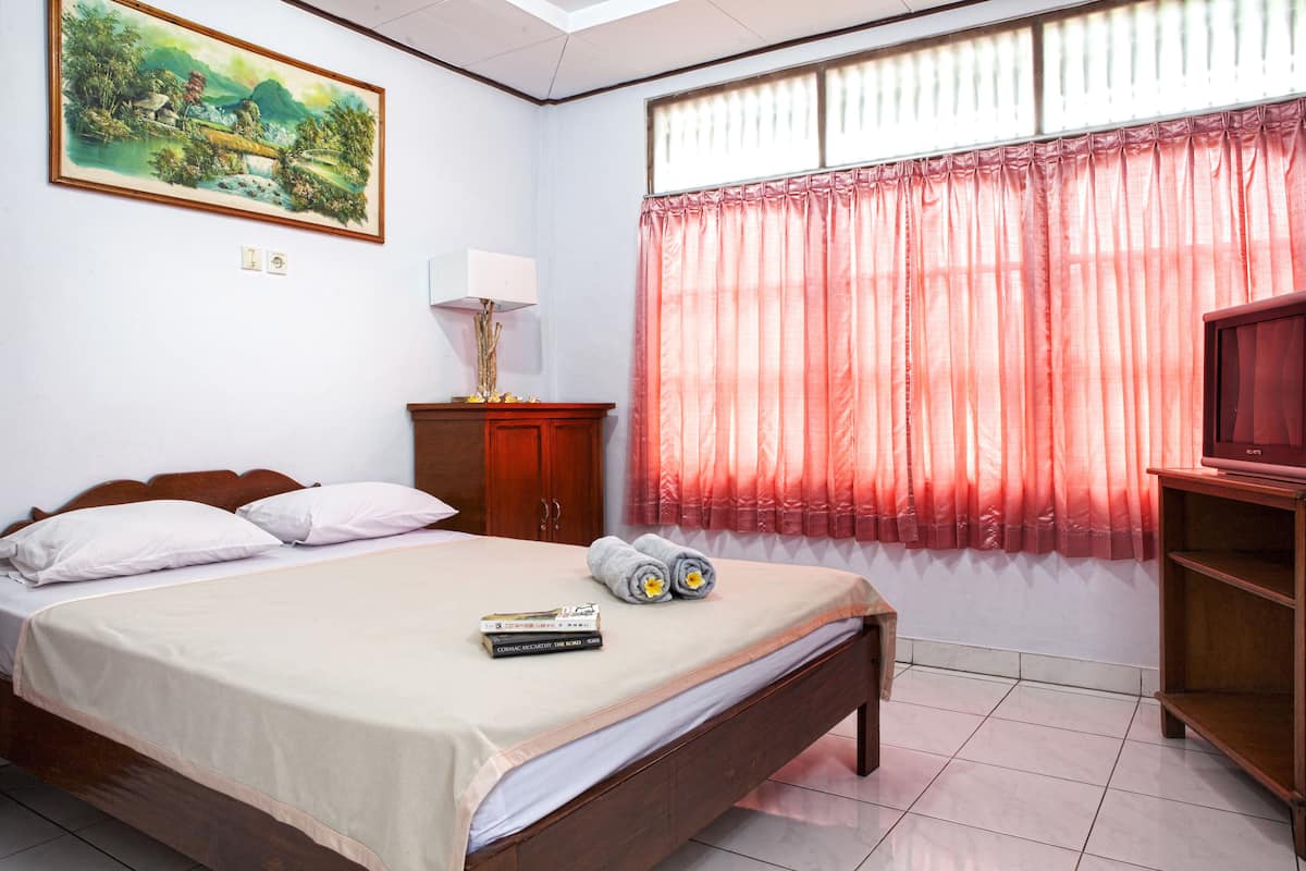 Standard Room with Aircond | Bureau, Wi-Fi gratuit