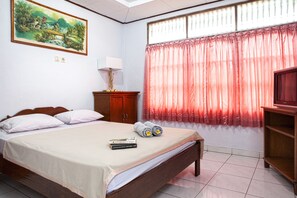 Standard Room with Aircond | Bureau, Wi-Fi gratuit