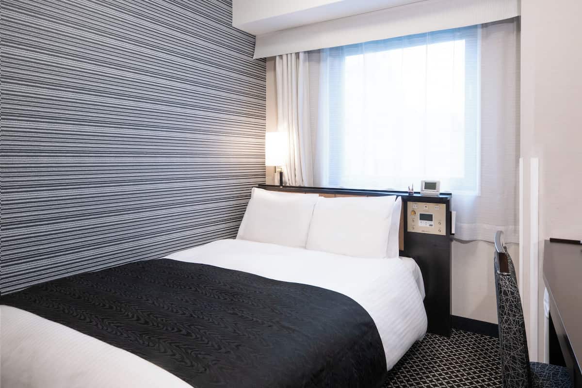 ダブルルーム 禁煙 | 高級寝具、羽毛の掛け布団、デスク、ノートパソコン用作業スペース