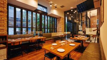 Daily buffet breakfast (JPY 1430 per person)