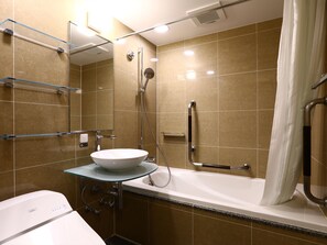 デラックス ツインルーム 禁煙 | バスルーム | シャワー付き浴槽、バスアメニティ (無料)、ヘアドライヤー、スリッパ