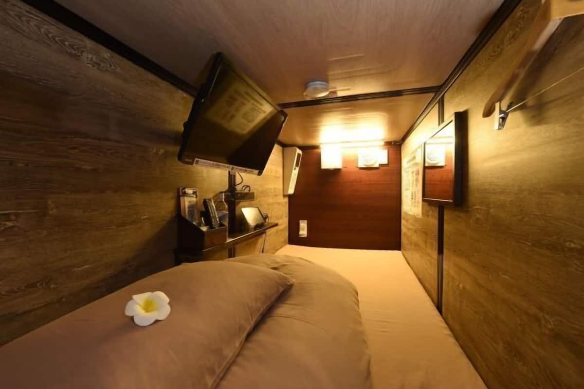 In-room safe, free WiFi, bed sheets
