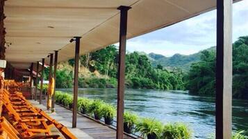 Room on Raft | Terrace/patio