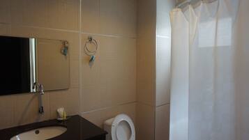 Shower, free toiletries, towels