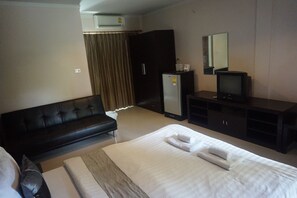 Deluxe Double Room | Rollaway beds, free WiFi, bed sheets - The Park Nangrong Resort (Nang Rong)