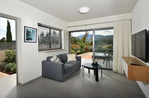 Romantic Suite, 1 Queen Bed with Sofa bed, Garden Area