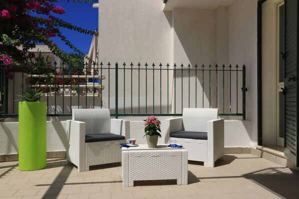 ห้องคลาสสิกสำหรับสี่ท่าน, 2 ห้องนอน | มินิบาร์, ห้องเก็บเสียง, Wi-Fi ฟรี, ผ้าปูที่นอน