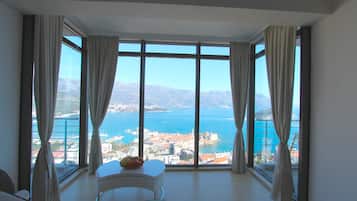 Klassiek appartement, 3 slaapkamers, balkon, uitzicht op zee | Uitzicht vanuit de kamer