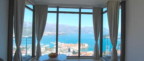 Appartamento Classic, 3 camere da letto, balcone, vista mare | Vista dalla camera