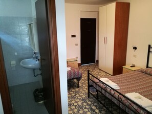 Economy Double or Twin Room | Free WiFi