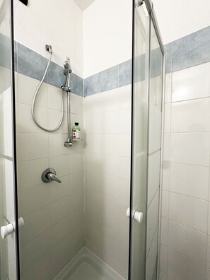 تجهيزات دش، مجففات شعر، مناشف