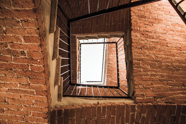 A brick stairwell with a window at the top. - Villa Durando (Mondovi)
